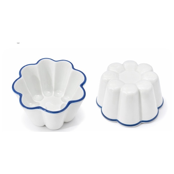 Other - Vintage Fluted Jello/Flan Molds Set of 4 White Ceramic w Blue Rim